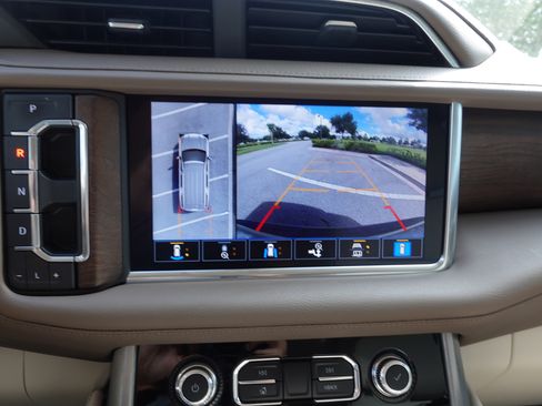 Used 2021 GMC Yukon Denali w/ Denali Ultimate Package AWD/4WD image 30