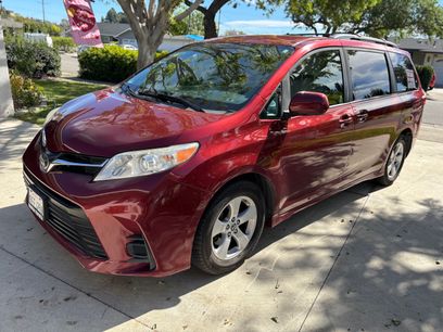 Used 2020 Toyota Sienna LE w/ Carpet Mat Package
