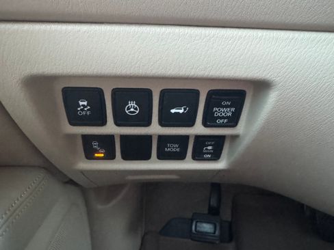 Used 2015 Nissan Pathfinder Platinum image 16