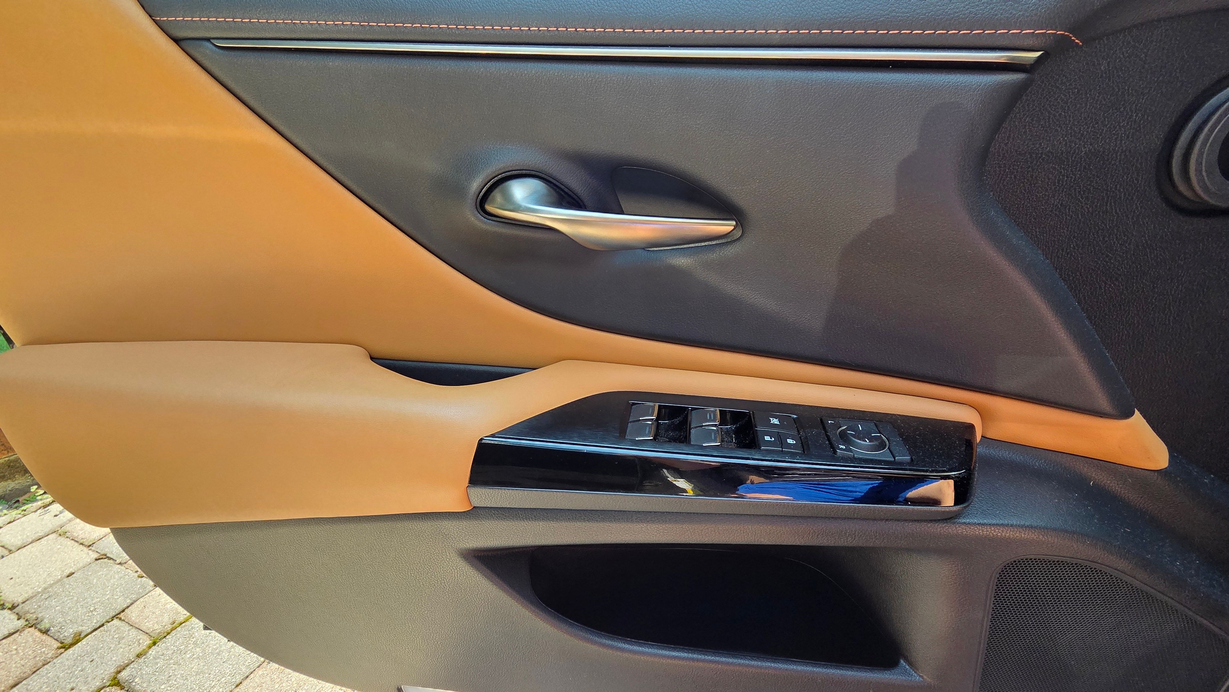 Used 2023 Lexus ES 350 w/ Accessory Package (Z1) FWD image 11