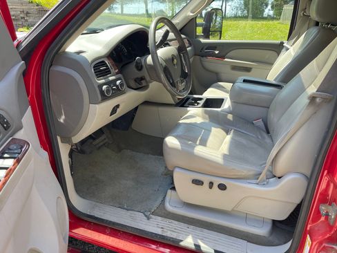 Used 2011 Chevrolet Silverado 3500 LTZ AWD/4WD image 12