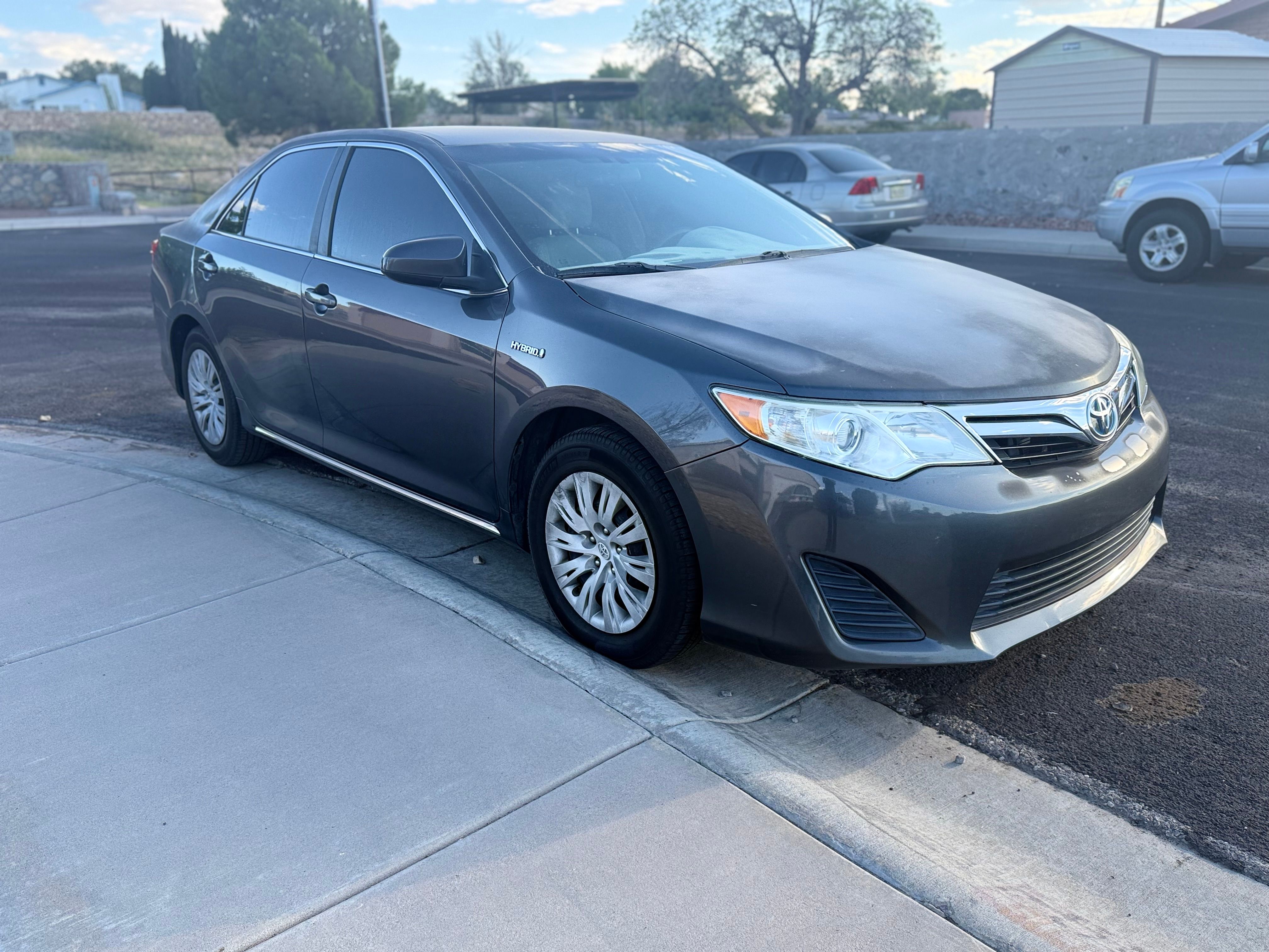 Used 2012 Toyota Camry LE FWD image 1