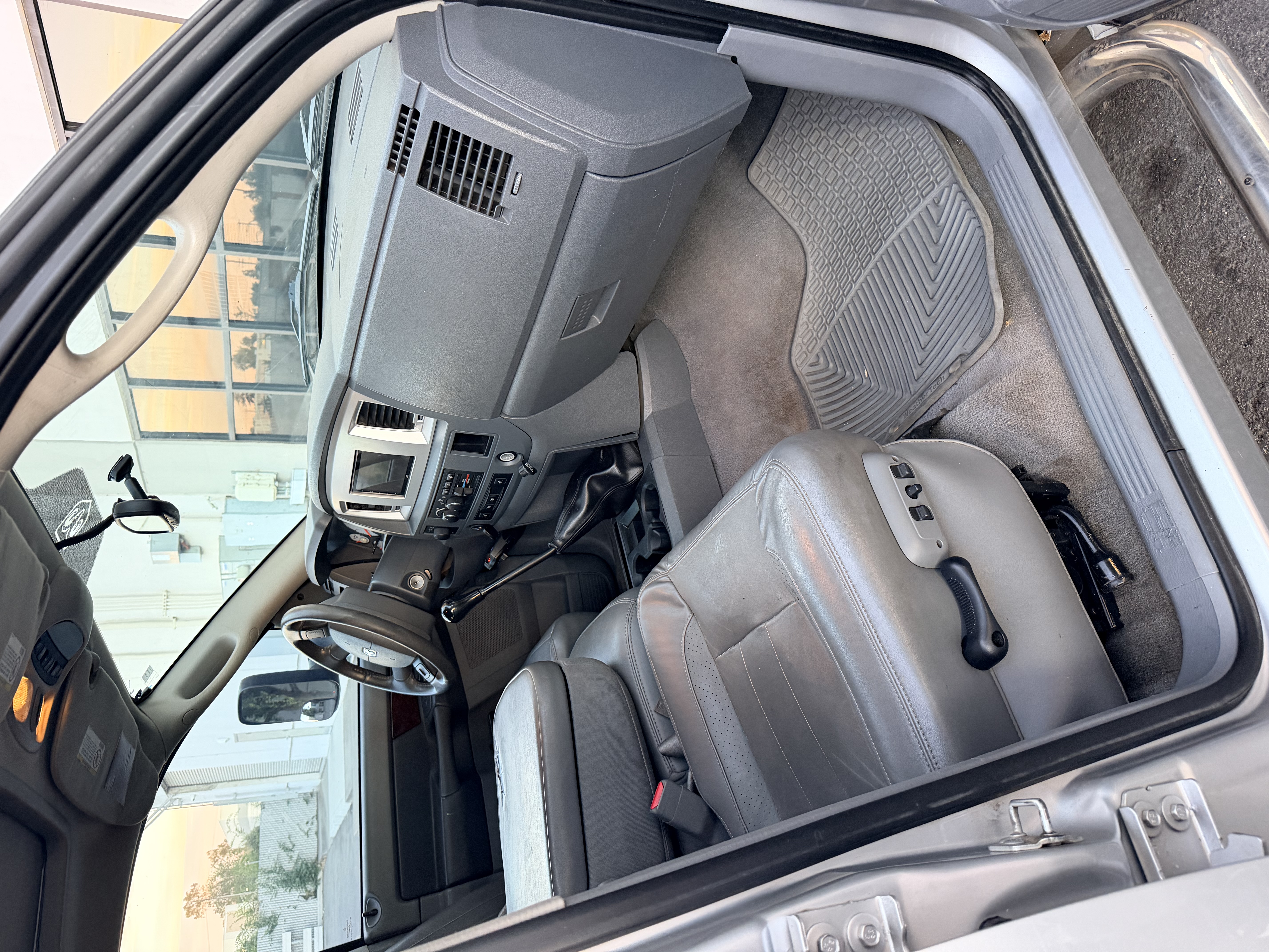Used 2009 Dodge Ram 3500 Truck Laramie AWD/4WD image 2