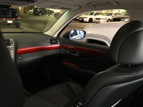 Used 2011 Lexus LS 460 L w/ Luxury Pkg AWD/4WD image 13