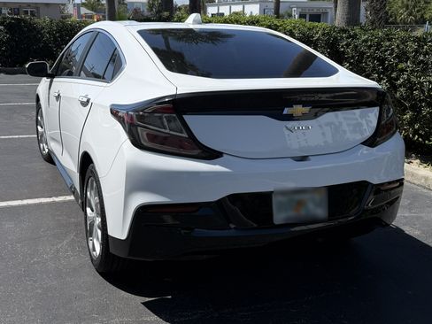 Used 2018 Chevrolet Volt Premier w/ Driver Confidence Package image 5