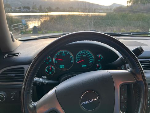 Used 2014 GMC Yukon XL Denali image 10