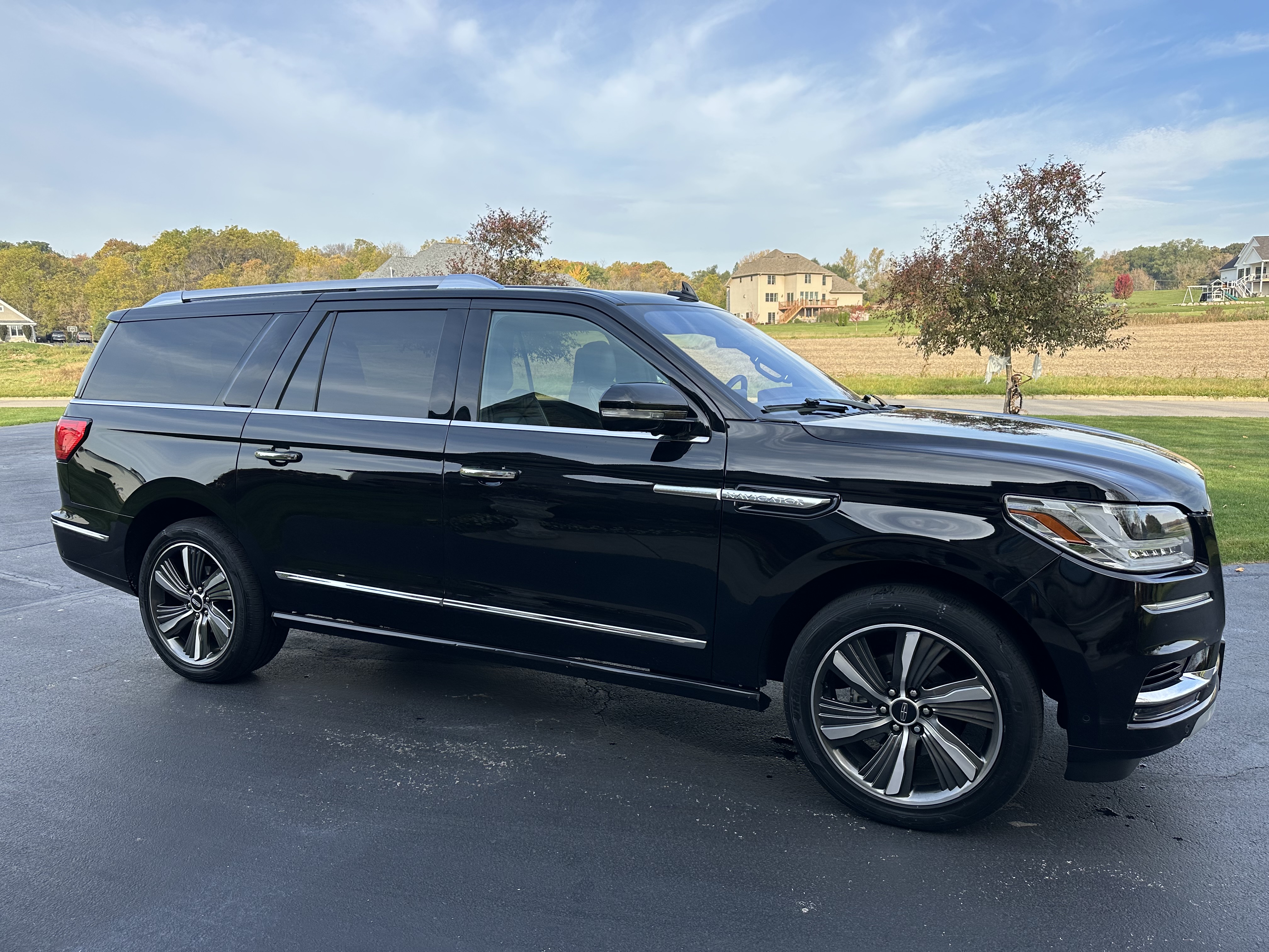 Used 2019 Lincoln Navigator L Reserve AWD/4WD image 4