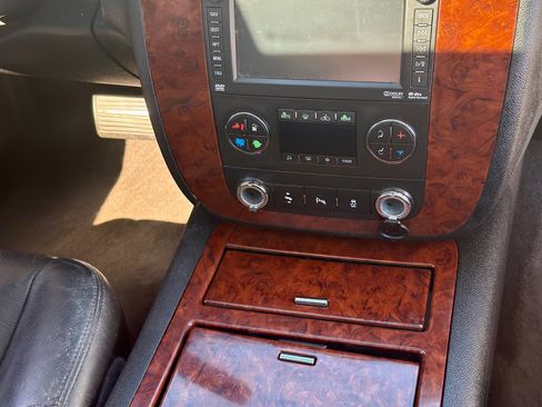 Used 2013 Chevrolet Tahoe LTZ image 22