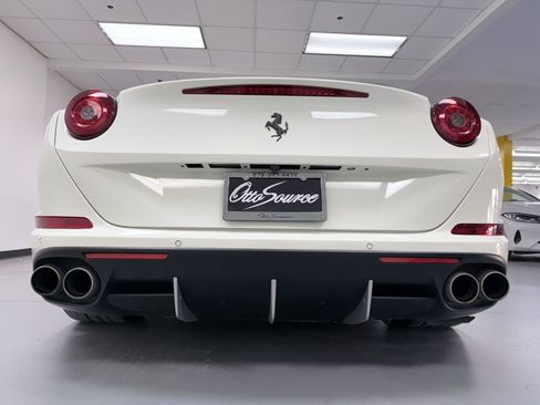 Used 2015 Ferrari California T image 5