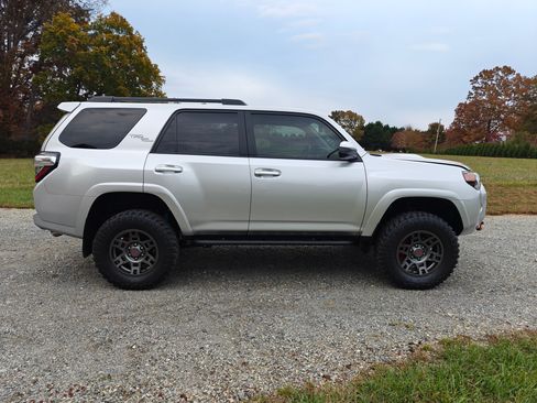 Used 2020 Toyota 4Runner 4WD image 1