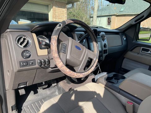 Used 2010 Ford F150 XLT image 10