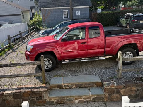 Used 2012 Toyota Tacoma 4x4 Access Cab V6 w/ SR5 Pkg image 1