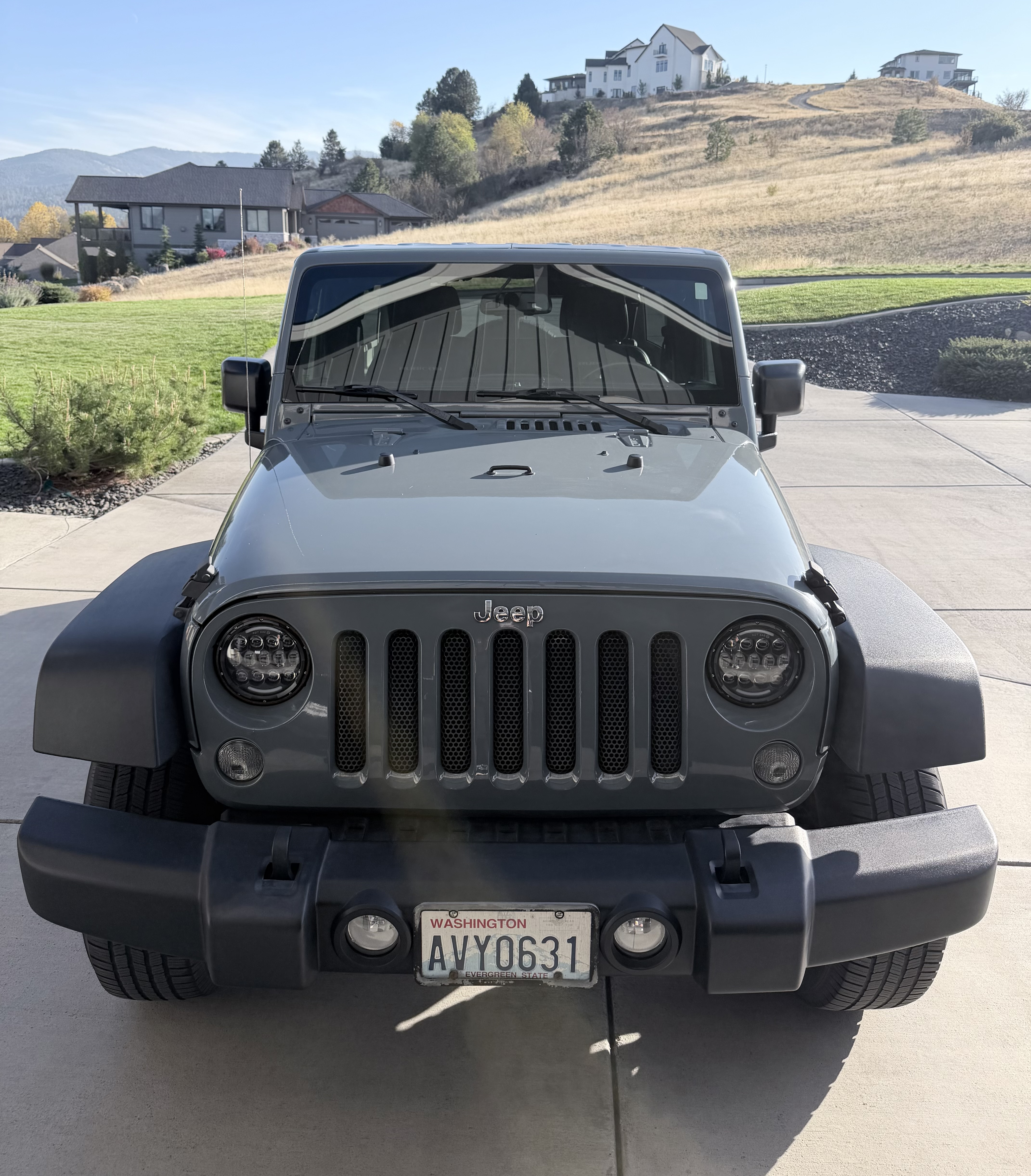 Used 2015 Jeep Wrangler Unlimited Rubicon w/ Connectivity Group AWD/4WD image 2