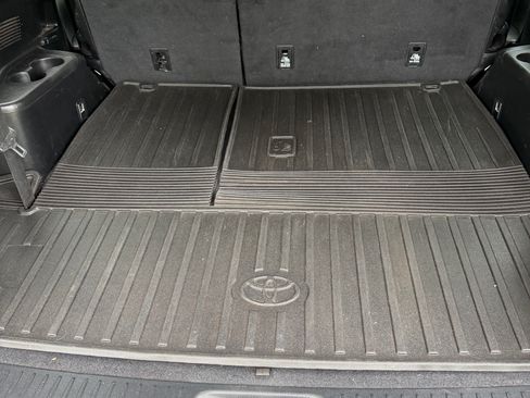 Used 2017 Toyota Highlander XLE AWD/4WD image 8