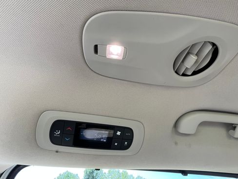 Used 2021 Chrysler Pacifica Touring-L w/ Uconnect Theater Family Group AWD/4WD image 22
