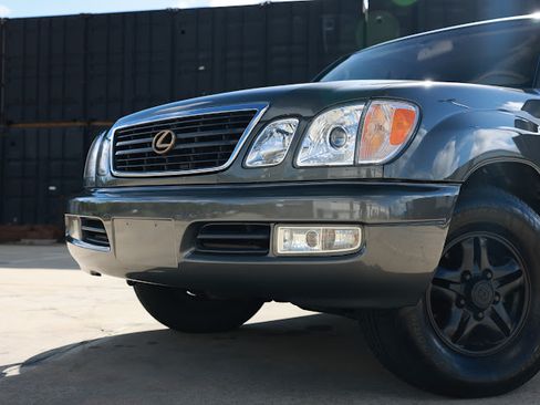 Used 2000 Lexus LX 470 4WD image 2