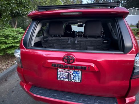 Used 2023 Toyota 4Runner SR5 AWD/4WD image 9