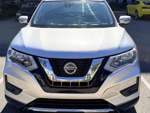 Used 2019 Nissan Rogue SV image 4