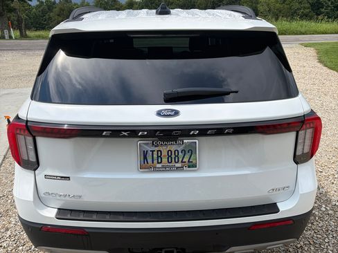 Used 2025 Ford Explorer Active w/ Active Comfort Package AWD/4WD image 2