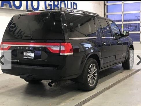 Used 2017 Lincoln Navigator L Select RWD image 13