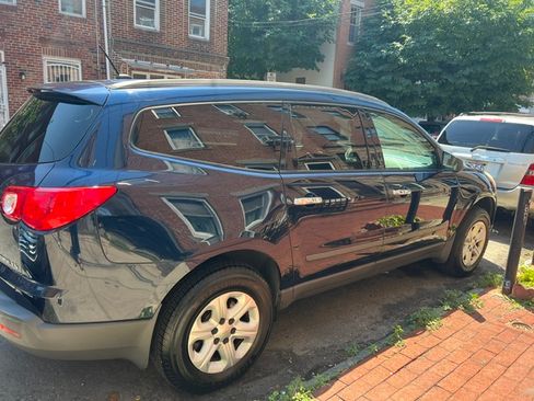 Used 2011 Chevrolet Traverse LS AWD/4WD image 2
