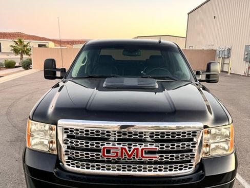 Used 2014 GMC Sierra 2500 Denali w/ Suspension Package, Off-Road image 6