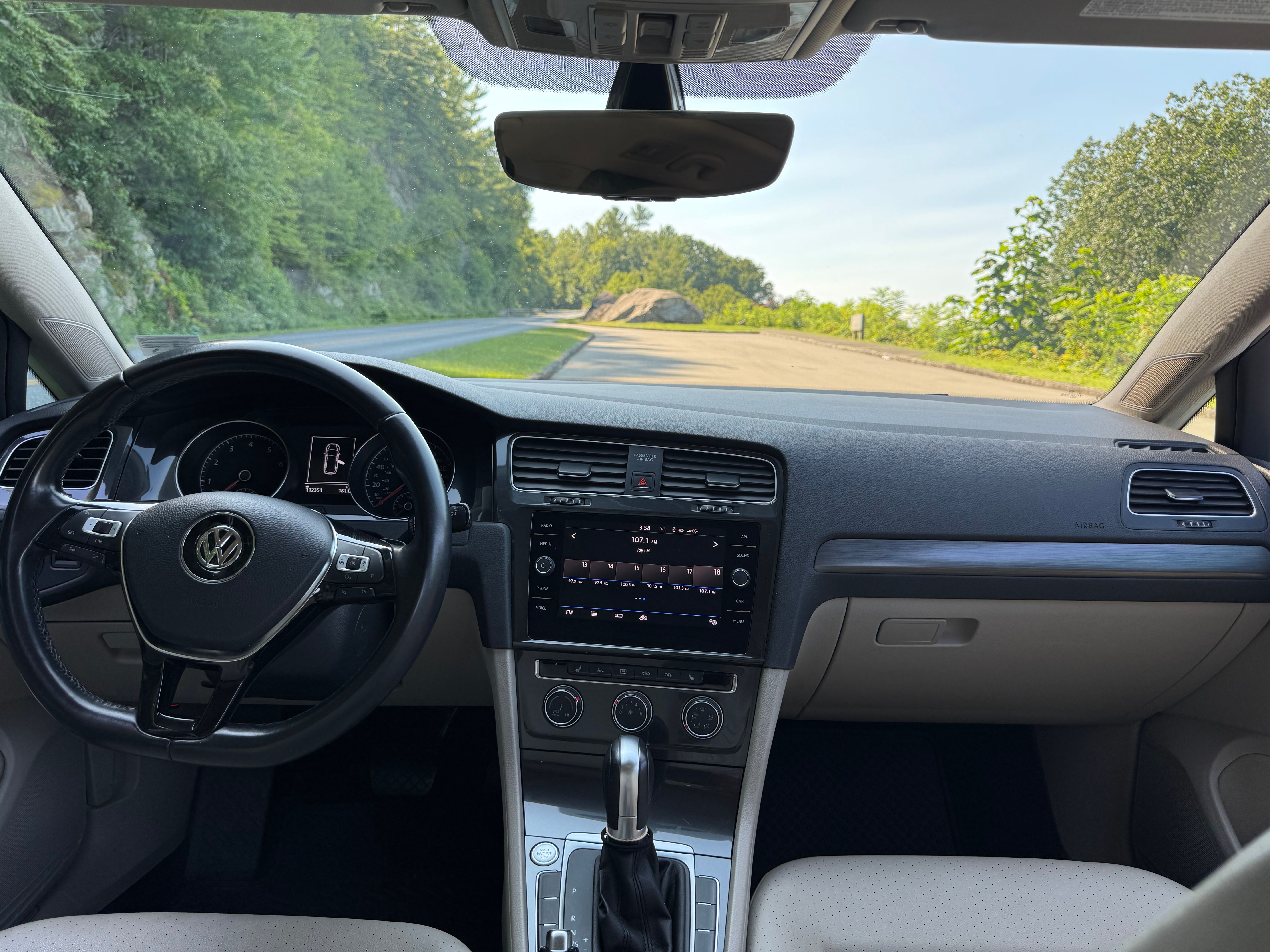 Used 2018 Volkswagen Golf SE FWD image 14