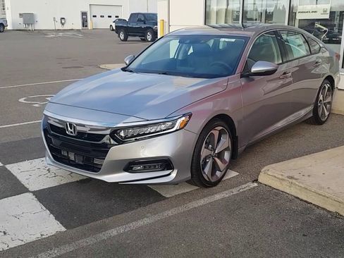 Used 2018 Honda Accord Touring image 1