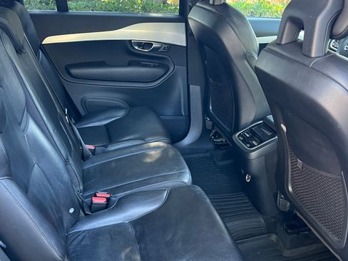 Used 2018 Volvo XC90 T5 Momentum w/ Convenience Package image 12