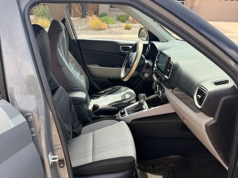 Used 2020 Hyundai Venue SEL FWD image 12