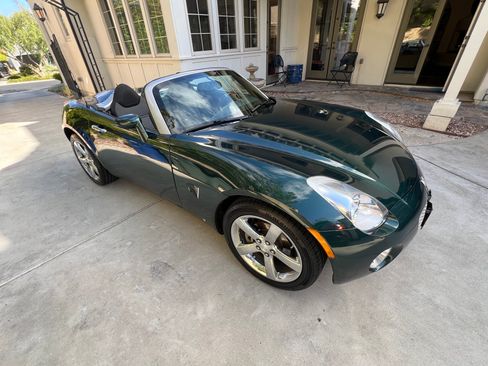 Used 2008 Pontiac Solstice Convertible w/ Preferred Package RWD image 2