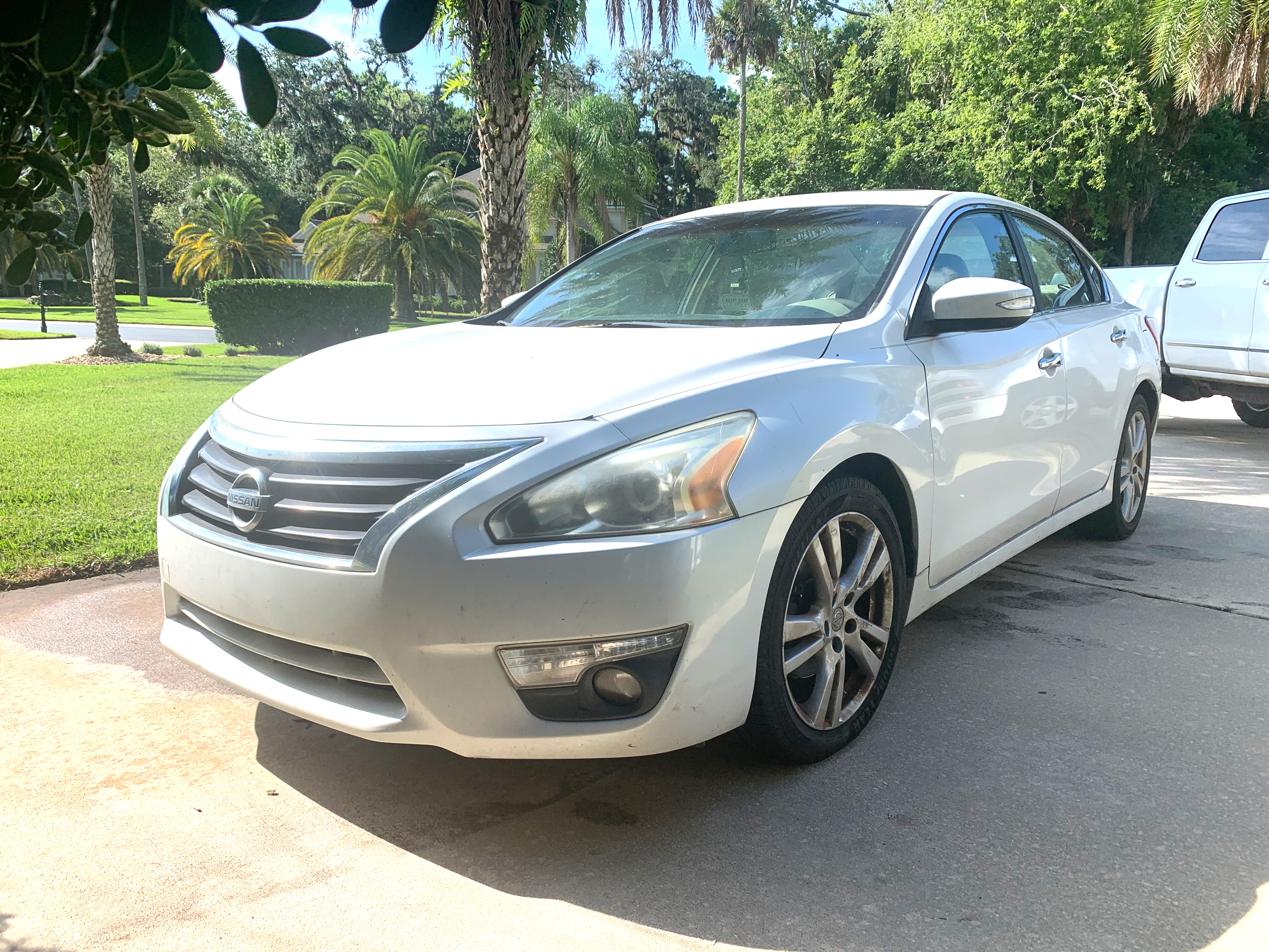 Used 2013 Nissan Altima 3.5 SV w/ Navigation Pkg FWD image 2