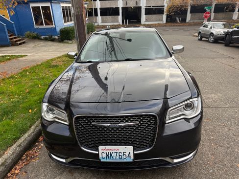 Used 2016 Chrysler 300 C image 2