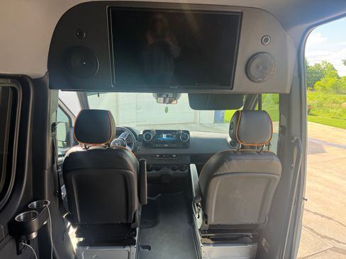 Used 2022 Mercedes-Benz Sprinter 2500 image 10