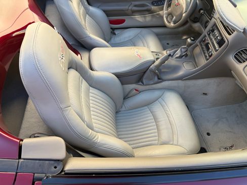 Used 2003 Chevrolet Corvette Convertible w/ Preferred Equipment Group1 image 16