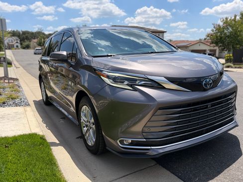 Used 2021 Toyota Sienna Platinum AWD/4WD image 20