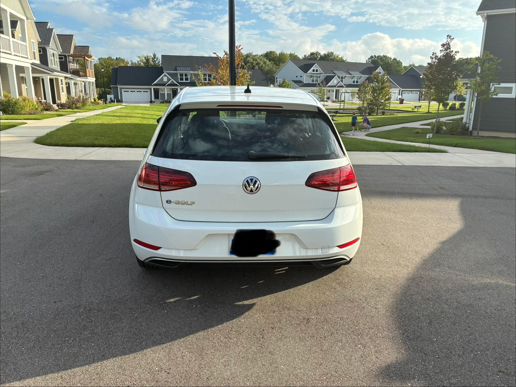 Used 2019 Volkswagen e-Golf SE FWD image 4