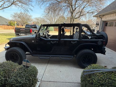 Used 2010 Jeep Wrangler Unlimited Sport AWD/4WD image 8