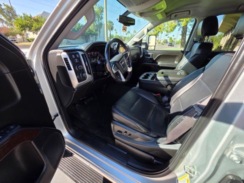 Used 2015 GMC Sierra 2500 SLE w/ SLE Preferred Package image 11