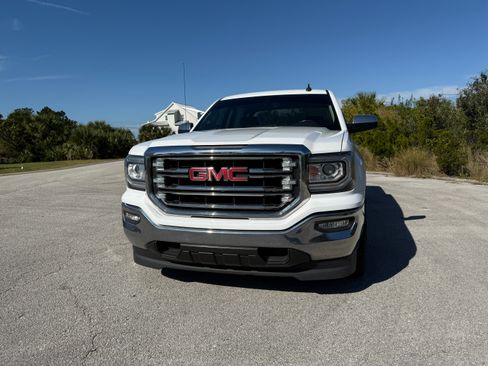 Used 2018 GMC Sierra 1500 SLT w/ SLT Premium Package image 4