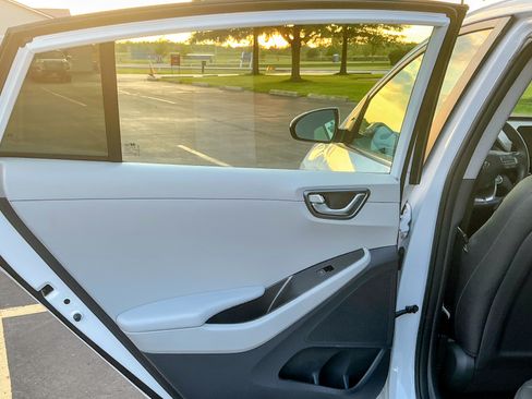 Used 2020 Hyundai Ioniq Limited FWD image 11