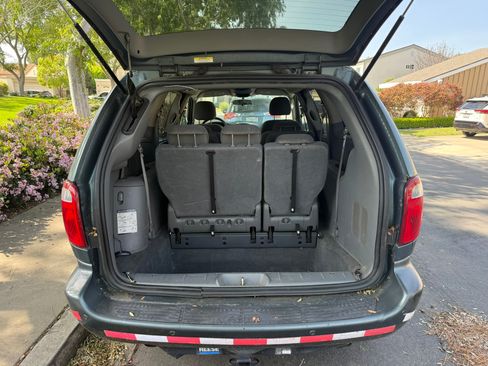 Used 2006 Dodge Grand Caravan SXT image 13