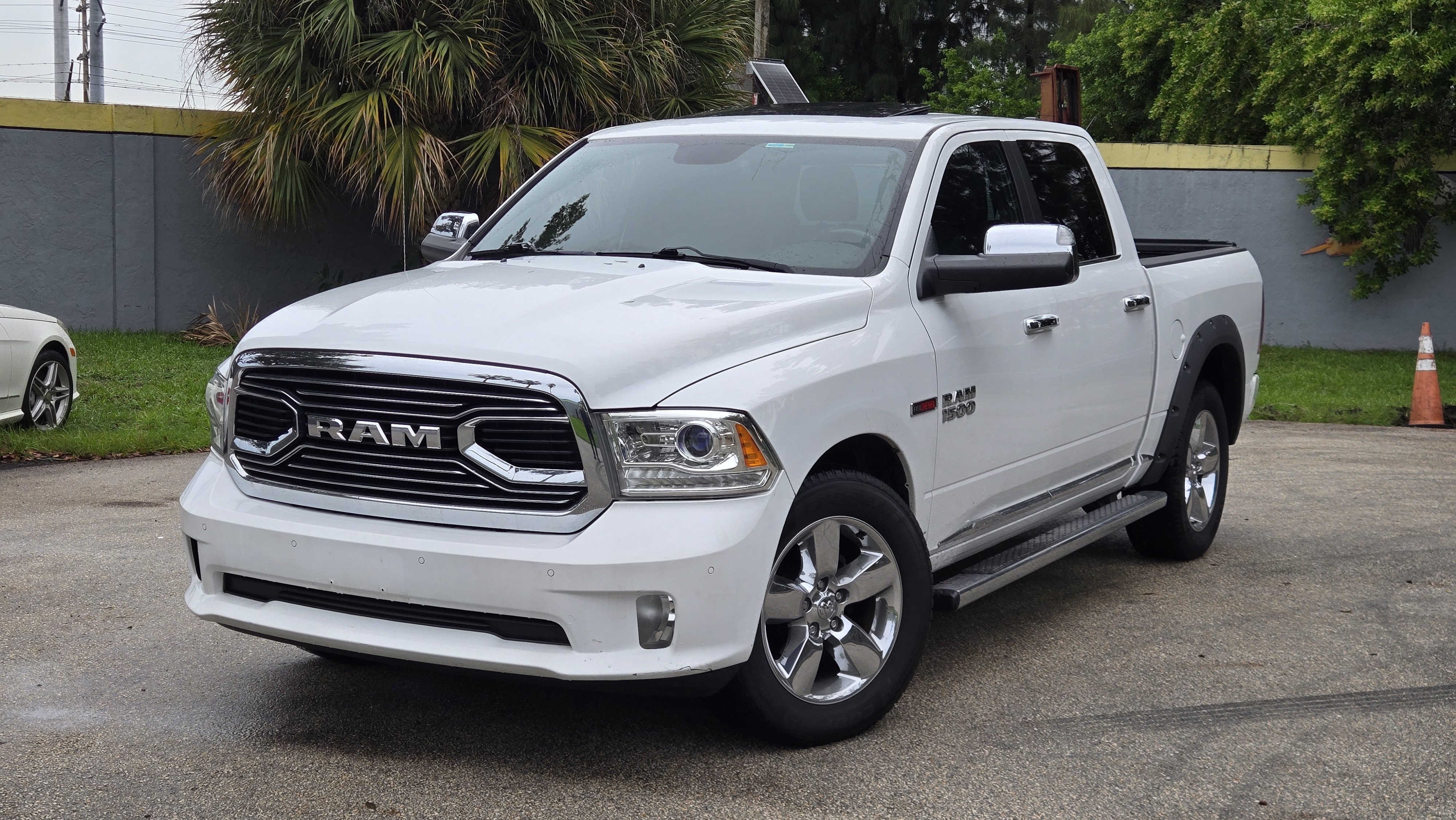 Used 2015 RAM 1500 Limited AWD/4WD image 2