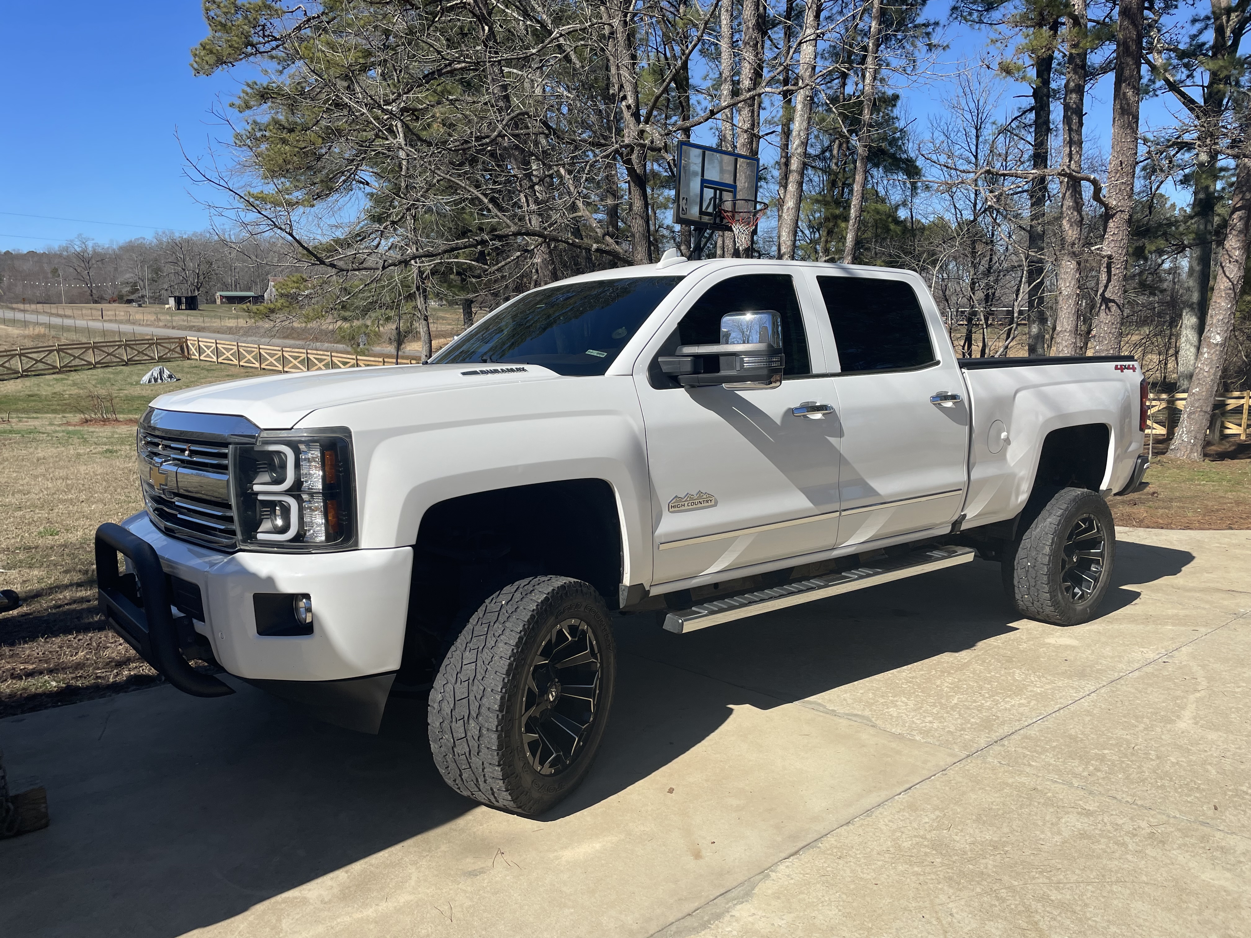 Used 2015 Chevrolet Silverado 2500 High Country w/ Duramax Plus Package AWD/4WD image 9