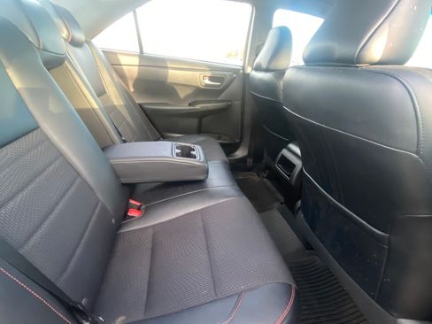 Used 2017 Toyota Camry SE image 10