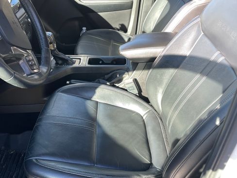 Used 2019 Ford Ranger Lariat w/ Equipment Group 501A Mid image 9