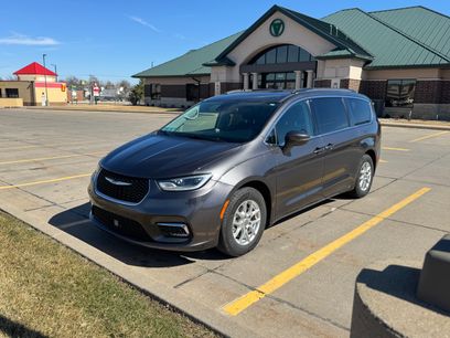 Used 2022 Chrysler Pacifica Touring-L