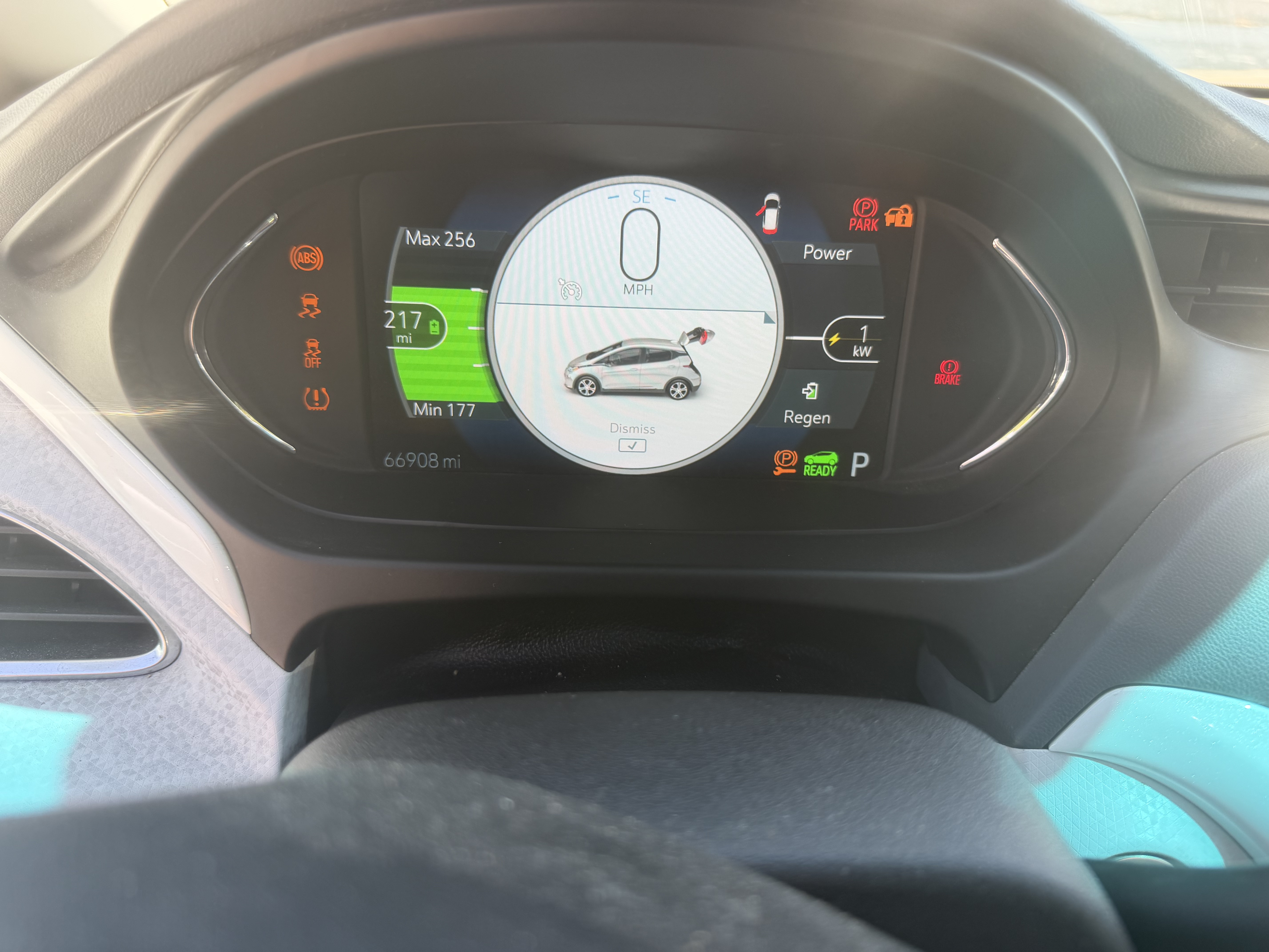 Used 2020 Chevrolet Bolt Premier w/ Infotainment Package FWD image 27