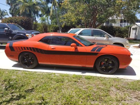 Used 2009 Dodge Challenger SRT8 w/ SRT Option Group II image 25