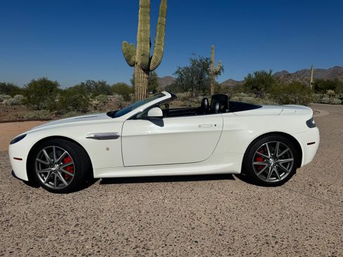 Used 2013 Aston Martin V8 Vantage Roadster image 2